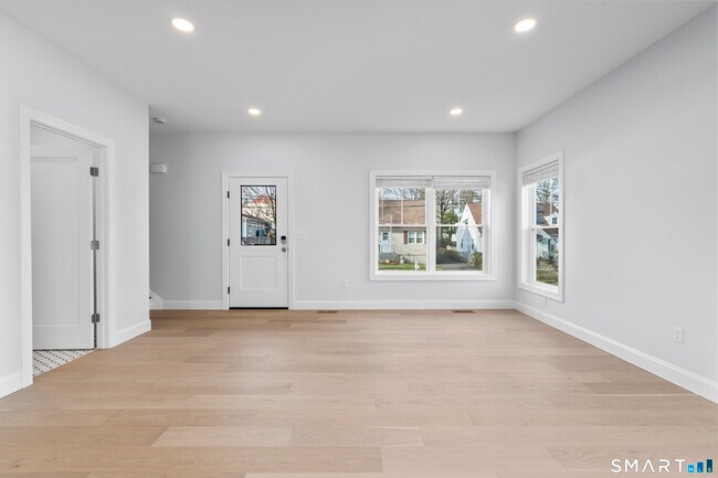 Building Photo - 183 Vesper St