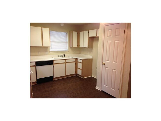 Building Photo - 1502 Carriage Hills Trail