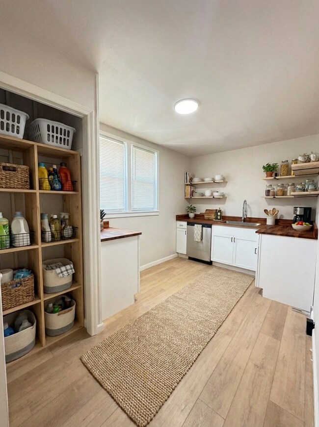 Building Photo - Updated 2BR/1BA in the Heart of Fountain City, Modern Finishes & Everyday Convenience!