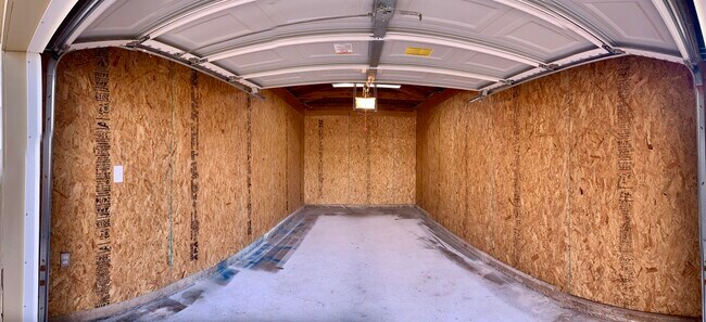 Building Photo - 1300 Barnes Ave