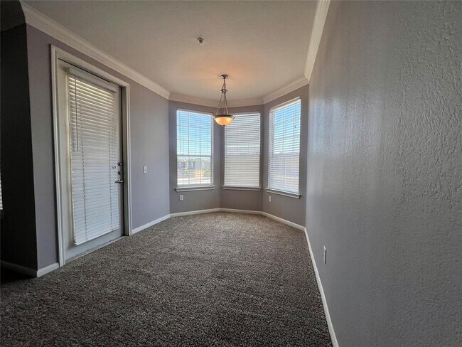 Building Photo - 7575 Kirby Dr