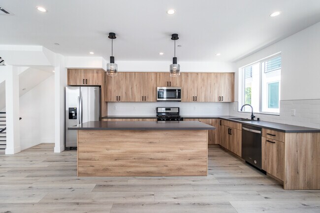 Building Photo - 4293 Tujunga Ave