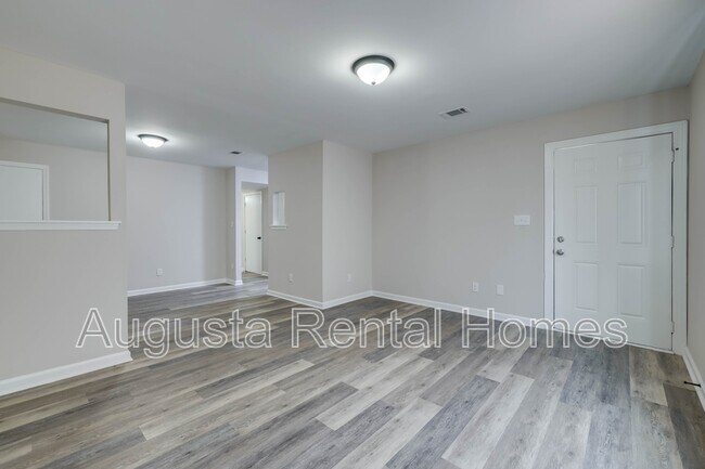 Building Photo - 37 Conifer Ct