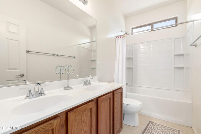 Building Photo - 252 W Blue Lagoon Dr
