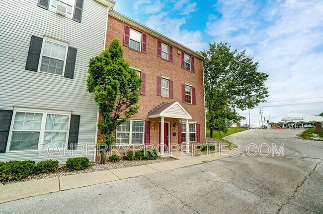 Building Photo - 1123 N Byrne Rd