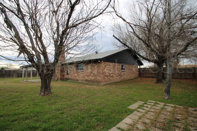 Building Photo - Stylish Killeen Retreat on Mountain View Drive