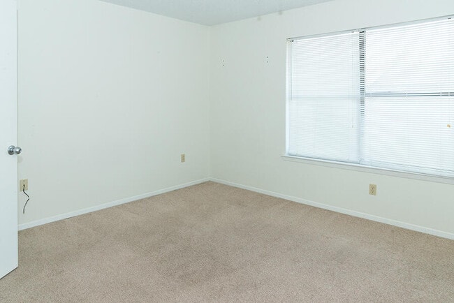 Building Photo - 419 Hollywood Blvd NW