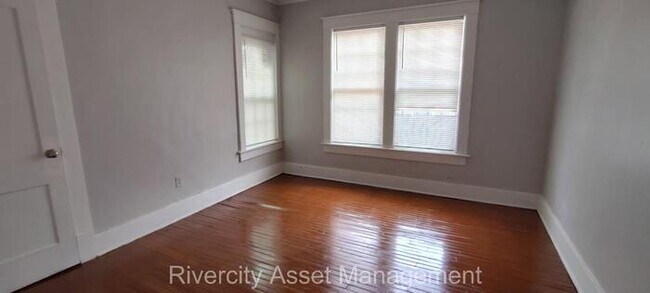 Building Photo - Charming Bungalow Near Downtown – Pet Frie...