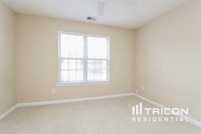 Building Photo - 6250 Glen Brooke Dr