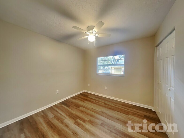 Building Photo - 2218 Village Ct