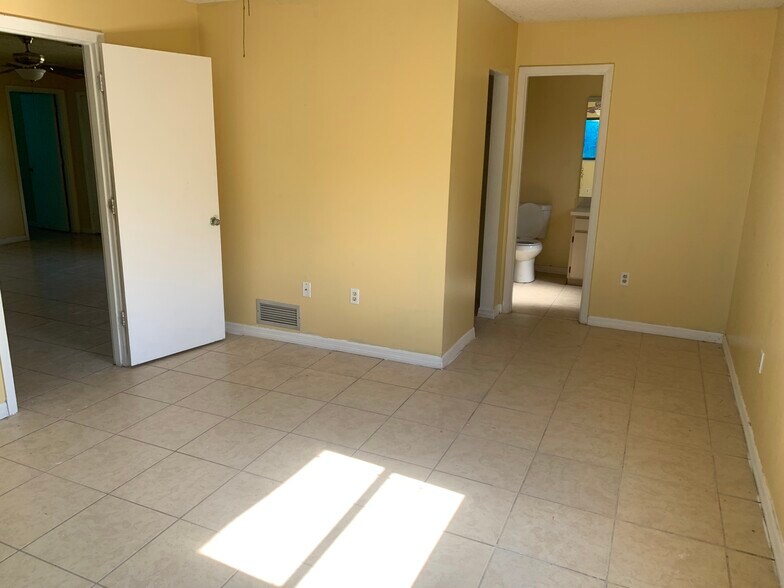 Building Photo - 7121 Burnsville St