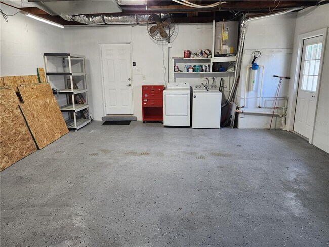 Building Photo - 2347 Eastwood Dr