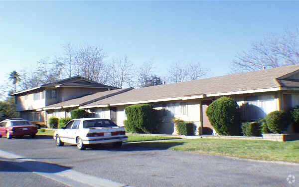 Building Photo - 3946 Severence Ave