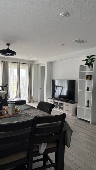 Dining room - 500 SE Ranch Oak Cir