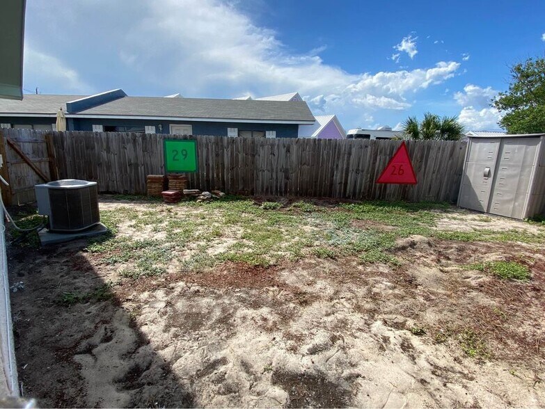 Building Photo - 5204 Beach Dr