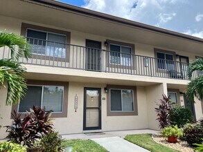 Building Photo - Cross Creek 2nd floor condo 2 bed 2 bath !!!!! Free Application!!