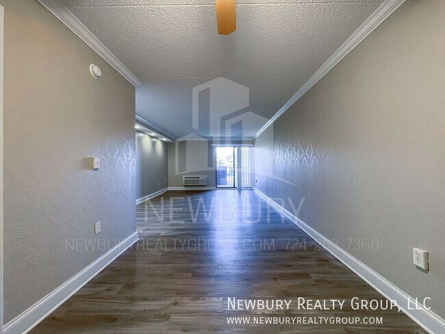 Building Photo - 530 N Main St