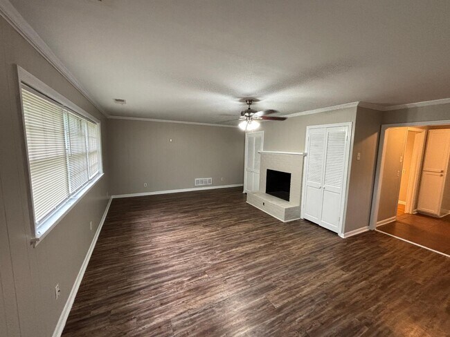 Building Photo - 3065 Earnett St