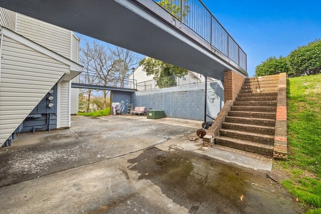 Building Photo - Convenient 1 Bedroom, 1 Bath first-floor condo located in Pawtuckett on the Green near the airpor...