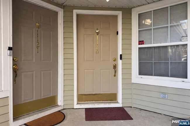 Building Photo - 1120 Hyde Park Ct