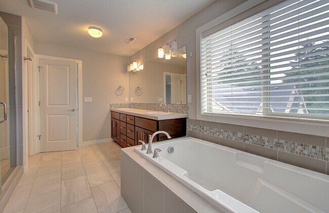 Building Photo - STUNNING CAMAS NORTH HILLS 4 BR, 3.5 BATH ...