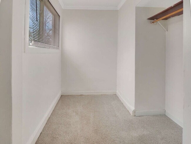 Building Photo - Section 8 Approved 1+ Bedroom Upper Level Duplex
