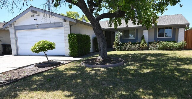 Building Photo - 5659 Lathrop Dr