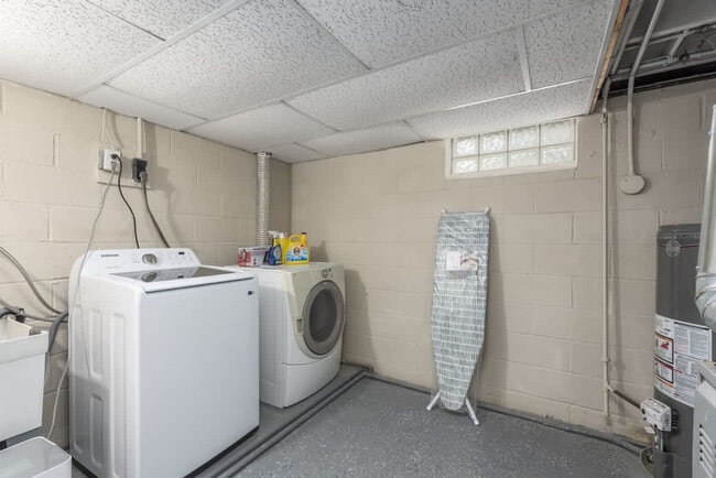 Building Photo - 6536 Lawnwood Ave