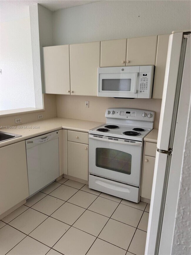 Building Photo - 17660 NW 73rd Ave