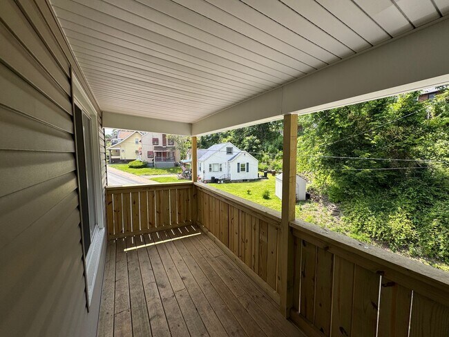 Building Photo - Center Avenue Triplex