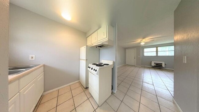 Building Photo - 3405 Palm Dr