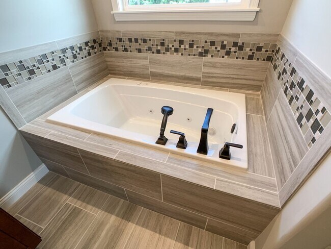 Building Photo - 5447 Crocus Dr