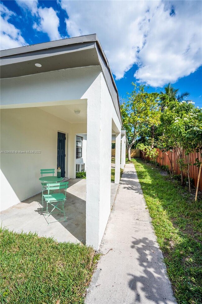 Building Photo - 1110 NW 6th Ave