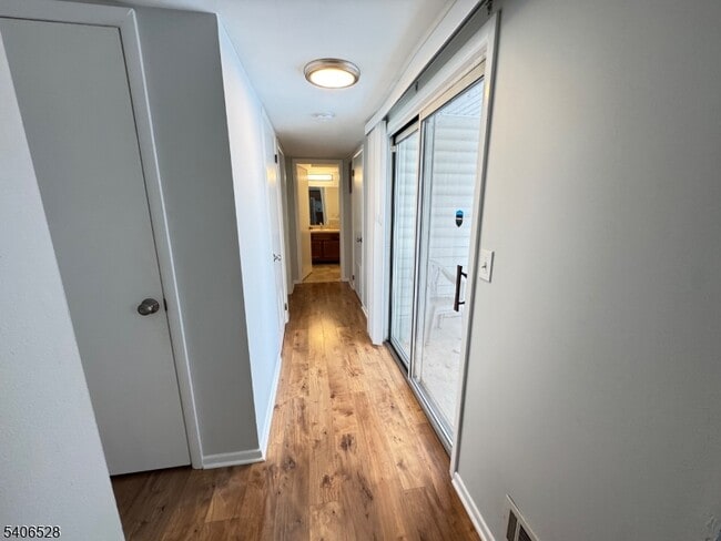 Building Photo - 15 Hanover Square