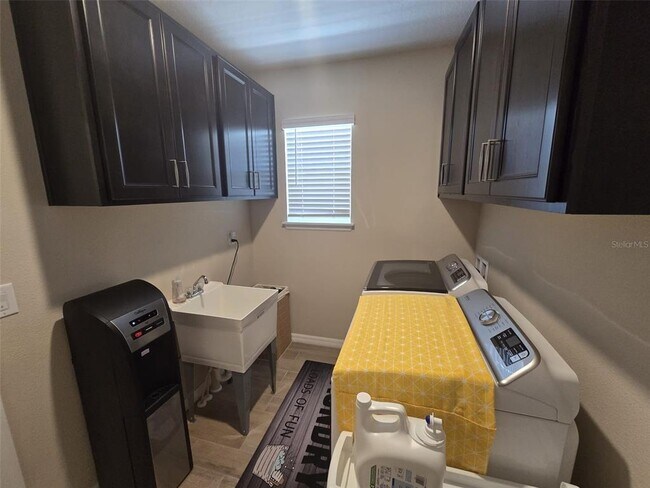 Building Photo - 10912 Honor Rd