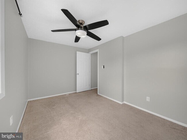 Building Photo - 7648 Fairbanks Ct