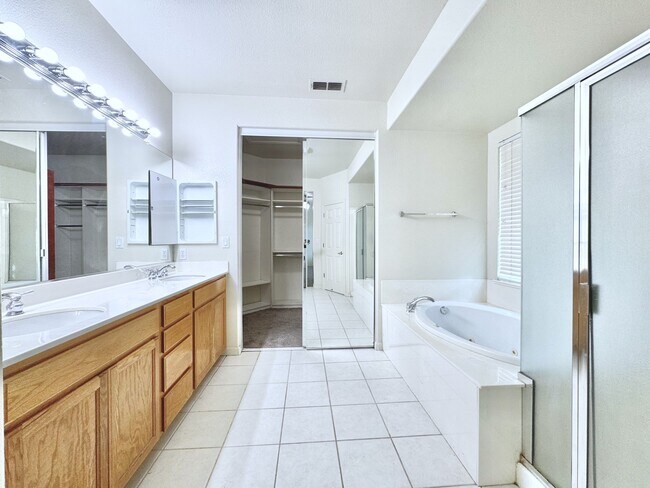 Building Photo - 1207 Silverton Way