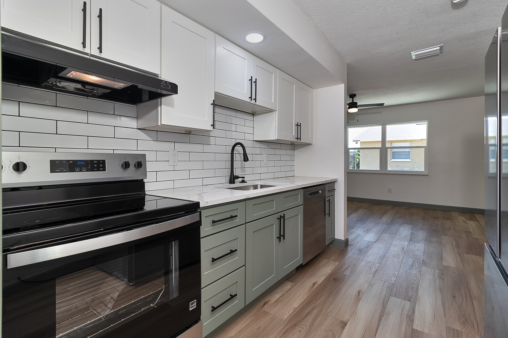 Building Photo - 508 91st Ave N