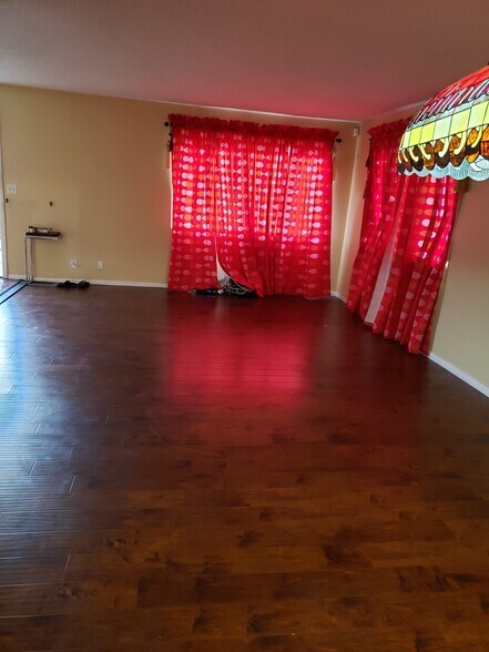 Living room - 13508 Doty Ave