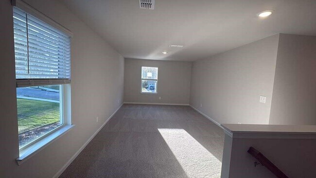 Building Photo - 26 Hemlock Ct