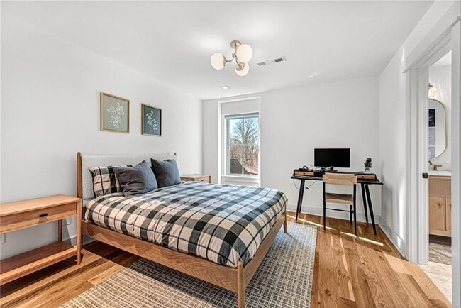 Building Photo - 242 SW D St