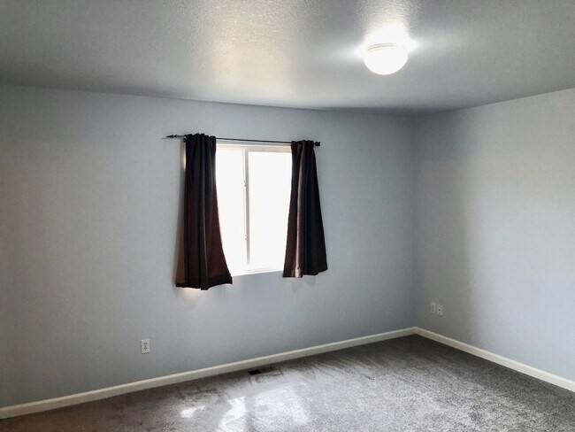Building Photo - Charming Ranch Home with Office, A/C & Fen...