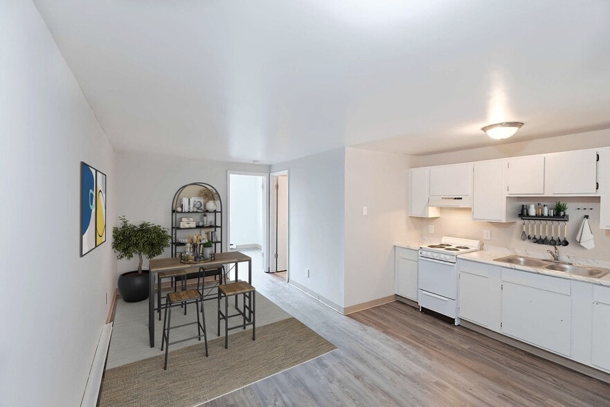 Interior Photo - Maplewood Central