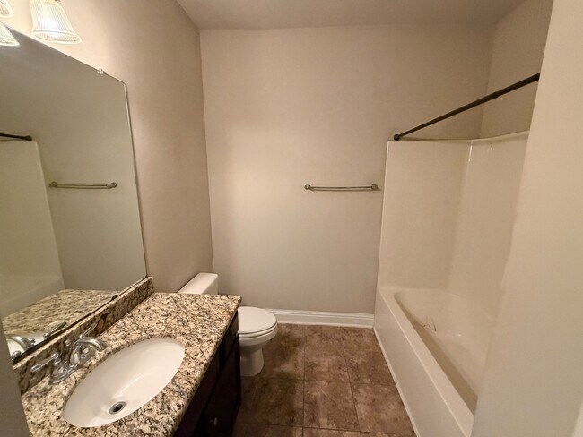 Building Photo - 2492 Bentridge Dr W