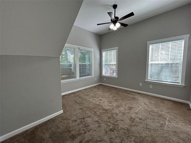 Building Photo - 922 E Dashwood St