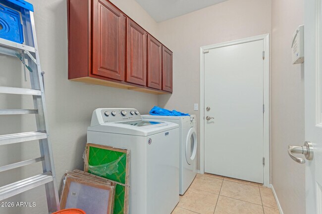 Building Photo - 2206 W Fawn Dr