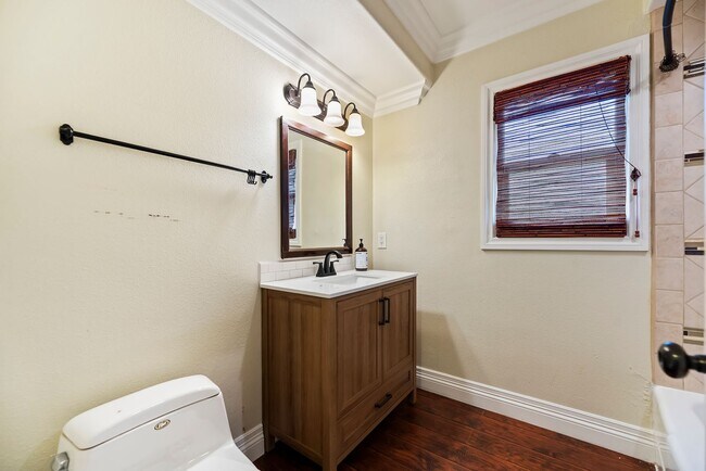 Building Photo - Stunning Riverside Home for Rent- Solar, E...