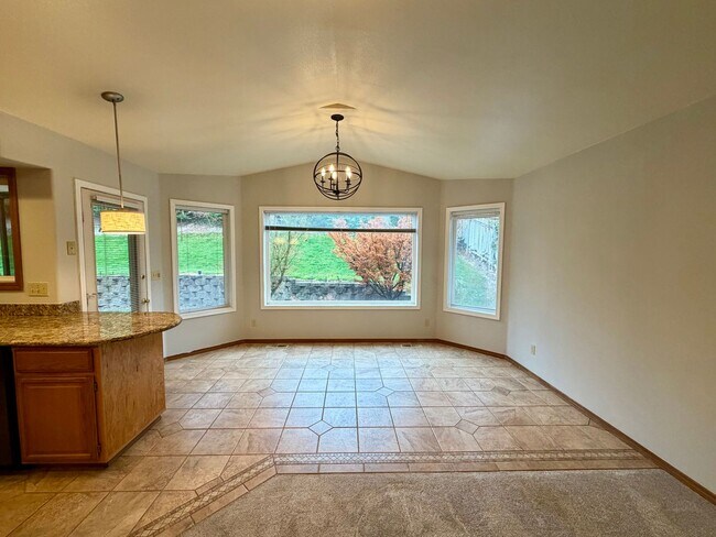 Building Photo - Beautiful Craftsman Style Rambler Must See!!