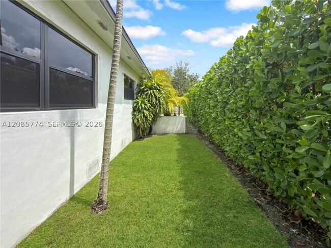 Building Photo - 3128 Coconut Grove Dr