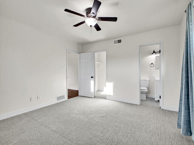 Building Photo - $2,245.95 - $300 OFF - First 2 Months'Rent - 3 Bedrooms, 1.5 Bathrooms, Single Family Home in Aur...